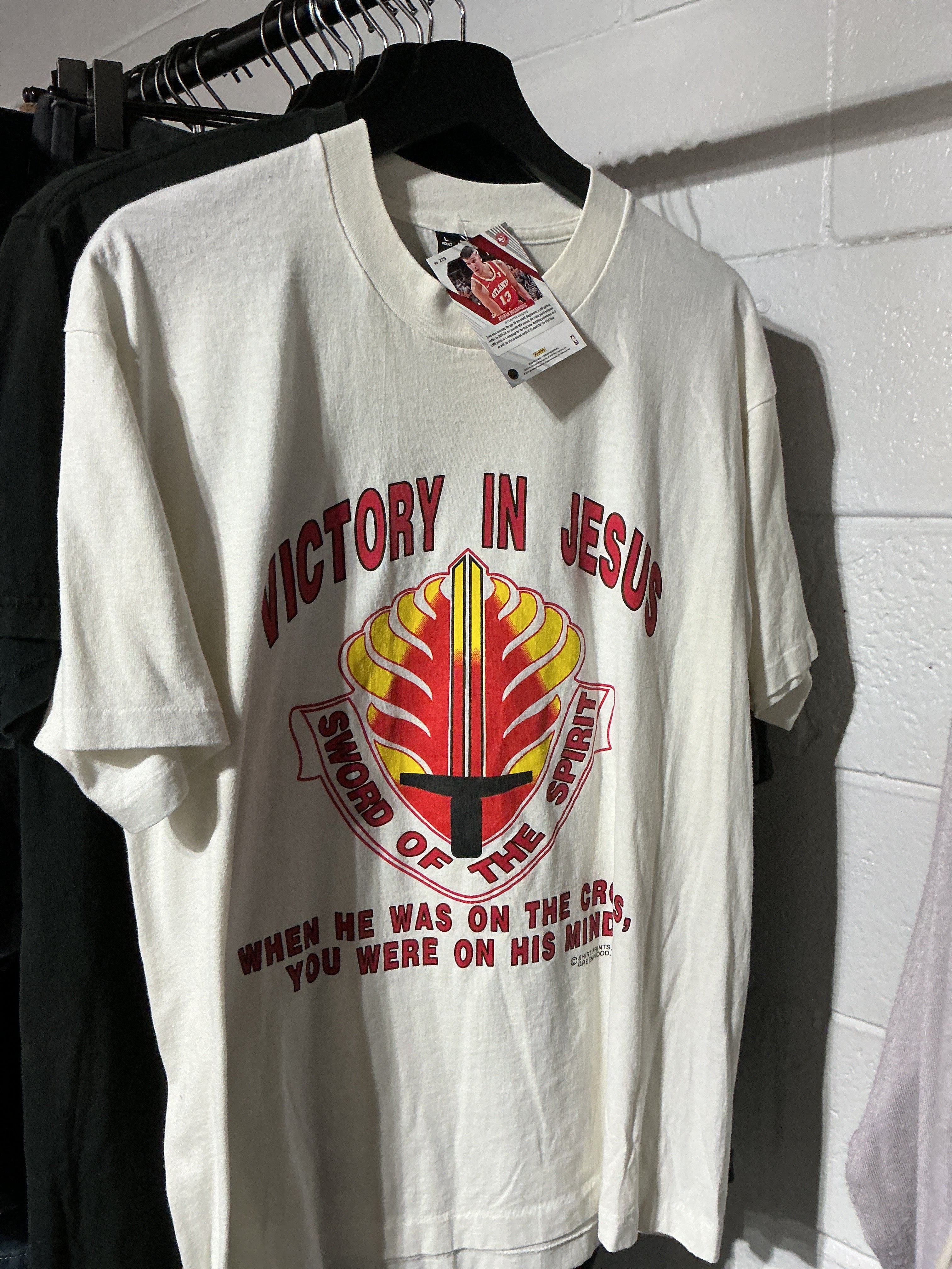 Vtg Victory in Jesus Tee (L)