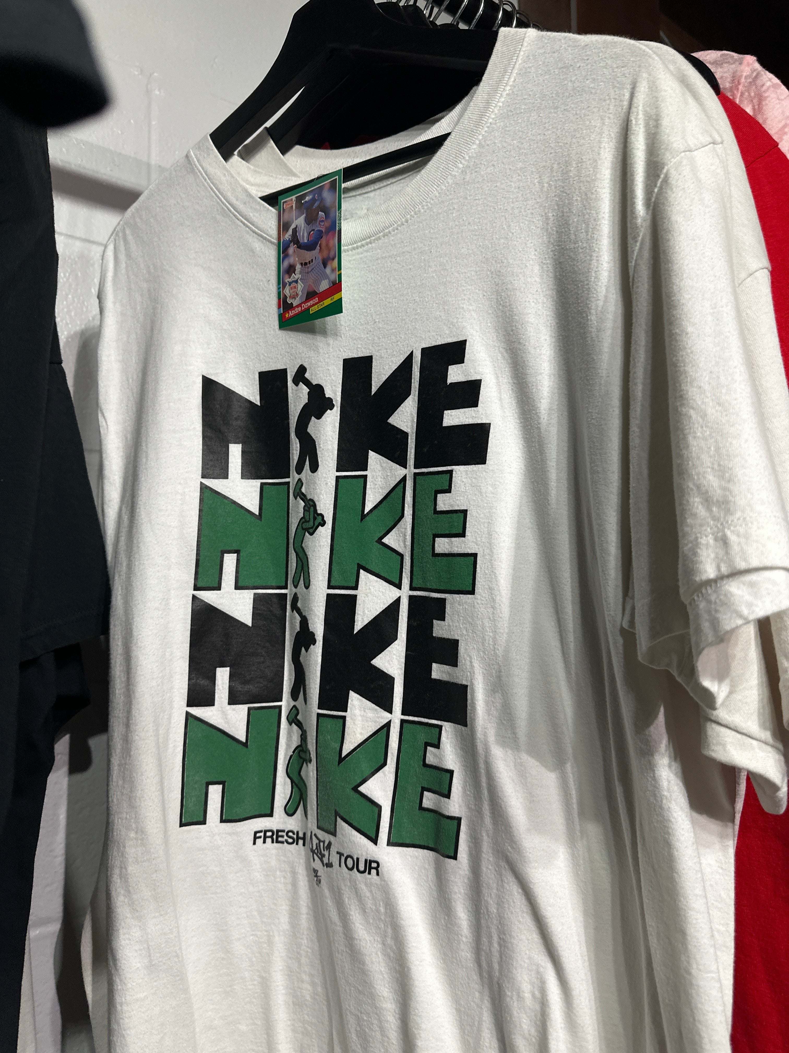 Nike Concrete Boys Tee (XL)