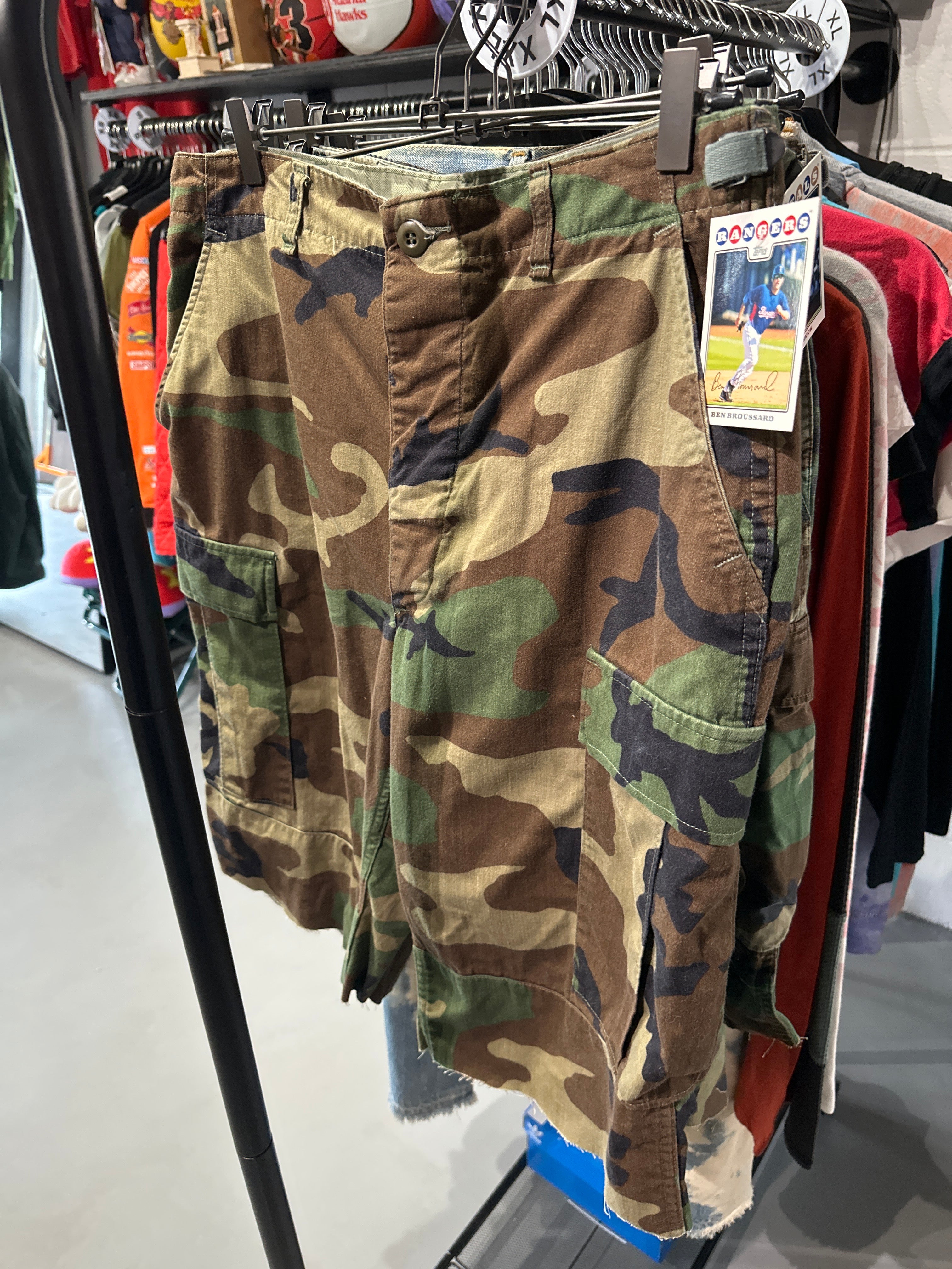 Vtg Camo Cutoff Shorts (34)