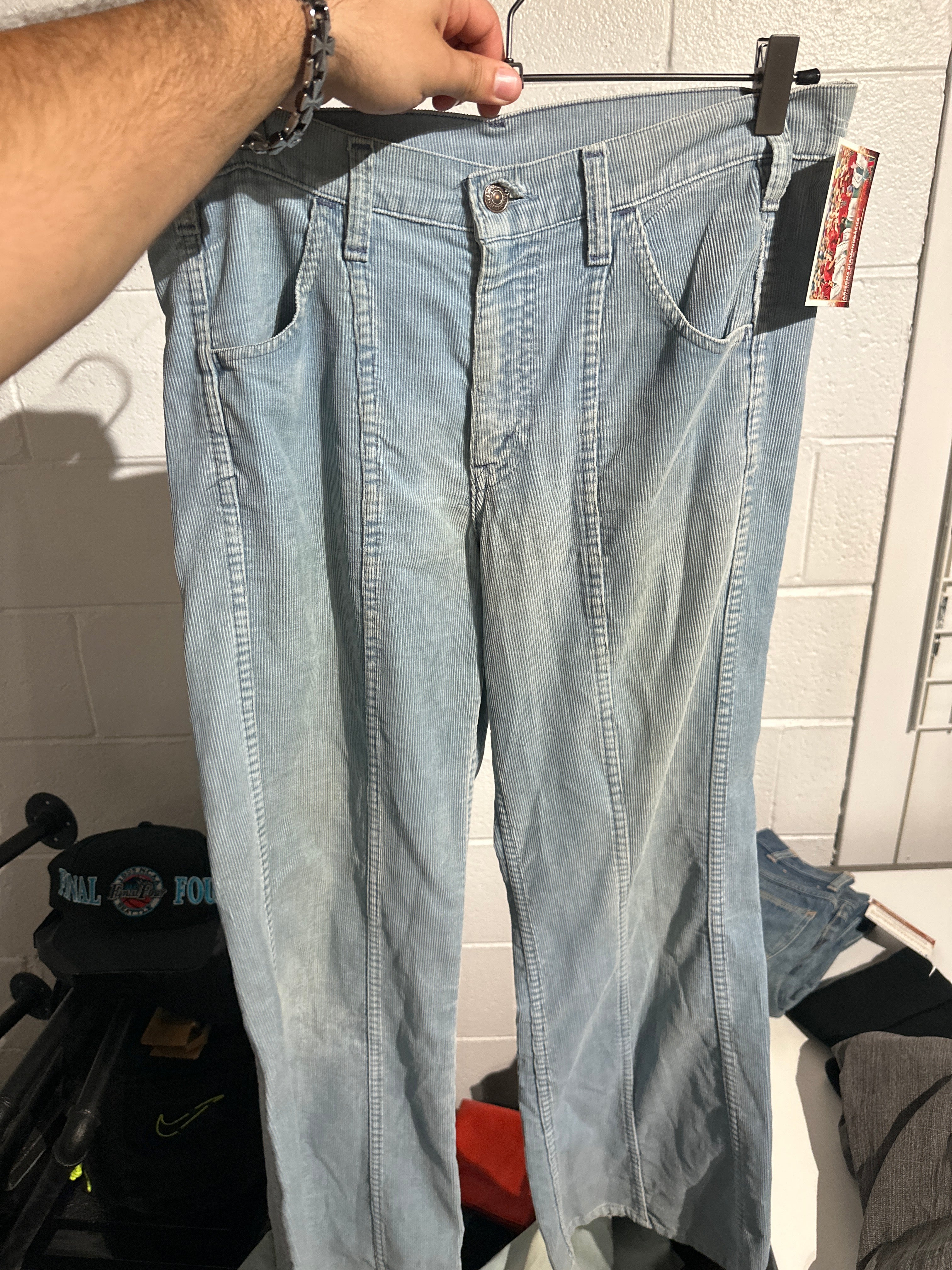 Vtg 70s Levi’s Cord Bell Bottoms (33)