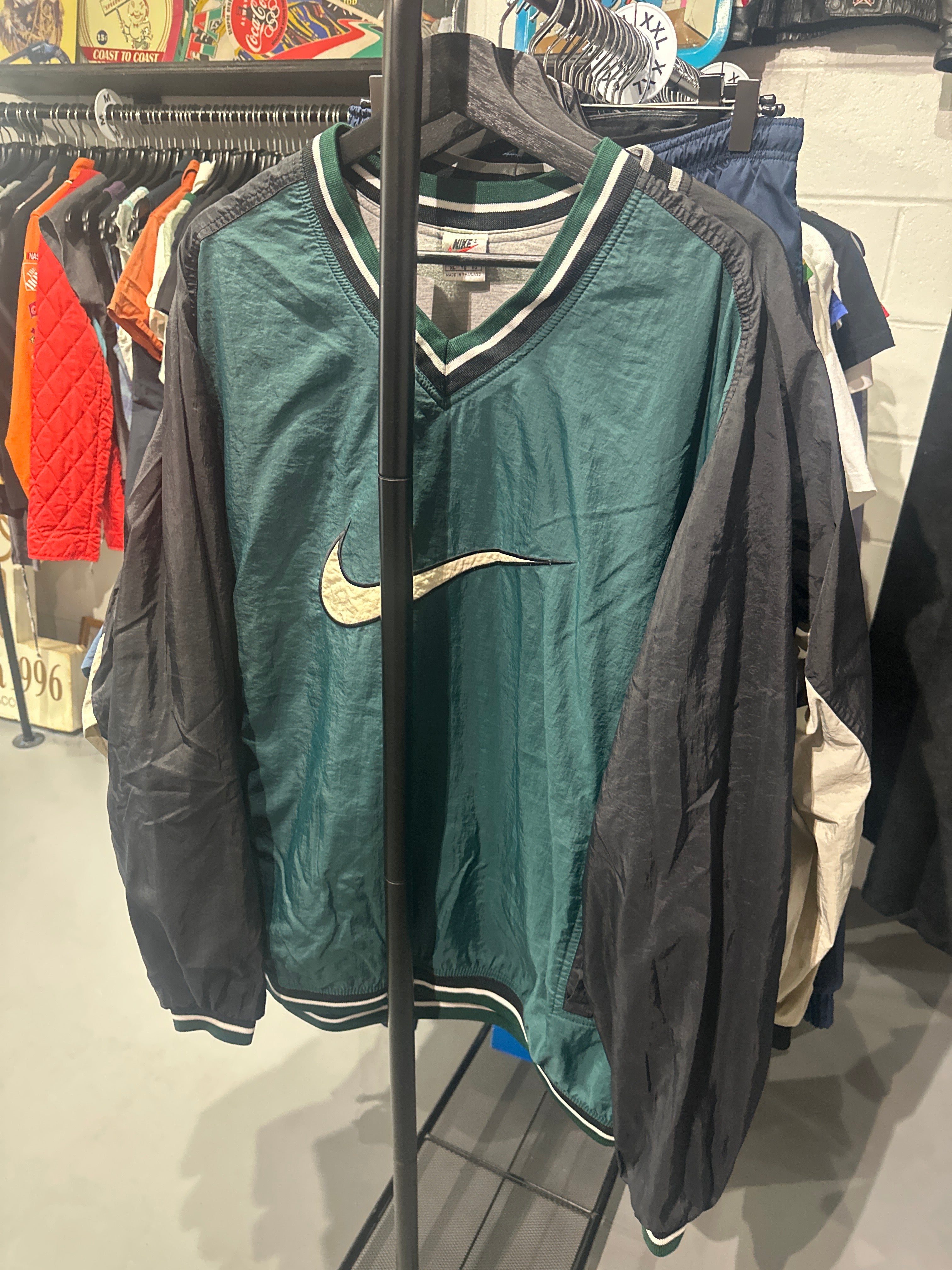 Vtg Nike Swoosh Windbreaker (XL)